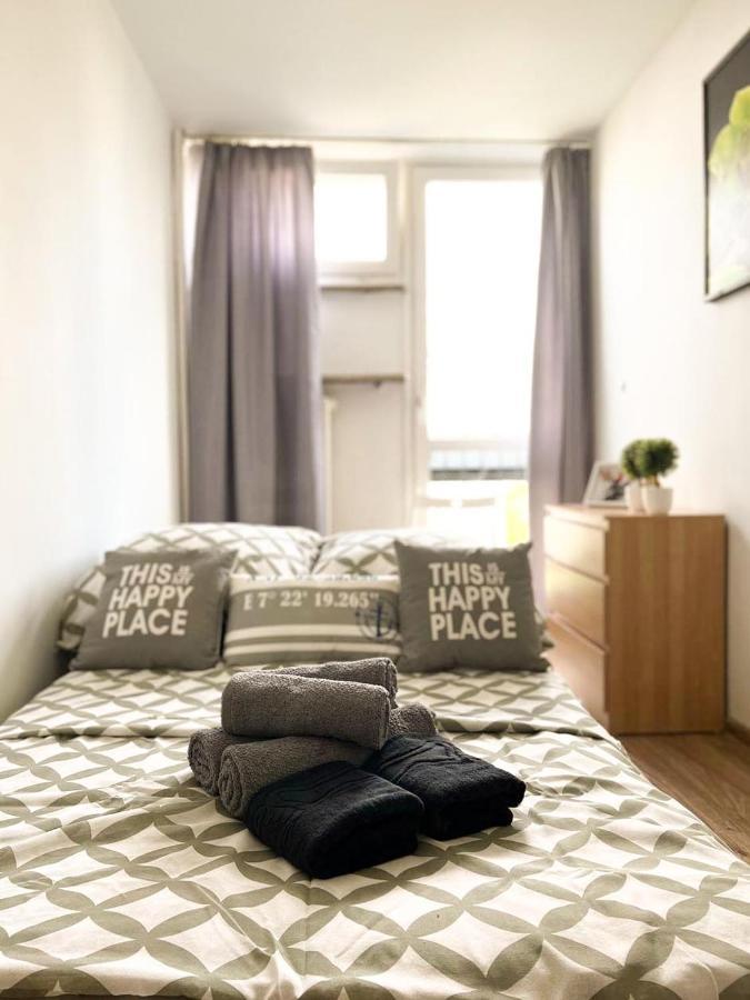 Lovely Double Bedroom In A Three-room In The Center Of Warszawa